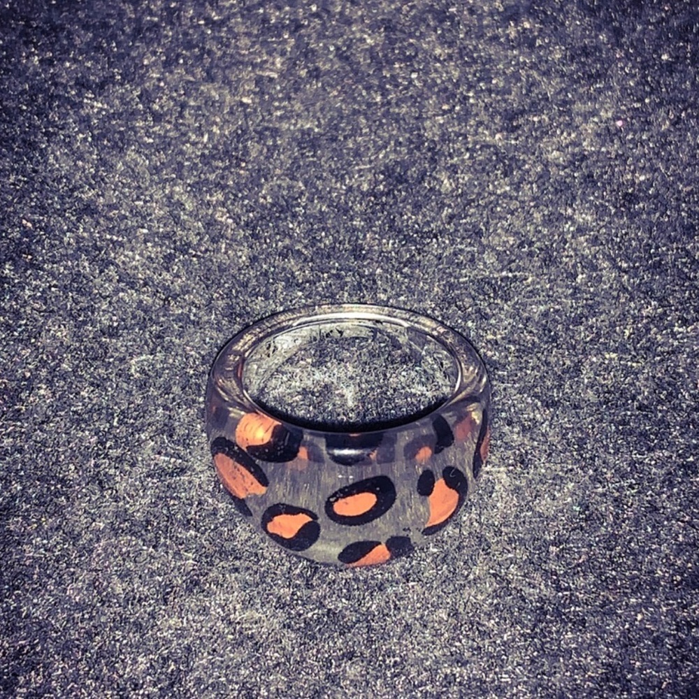 Handmade leopard epoxy ring - Picture 6 of 6